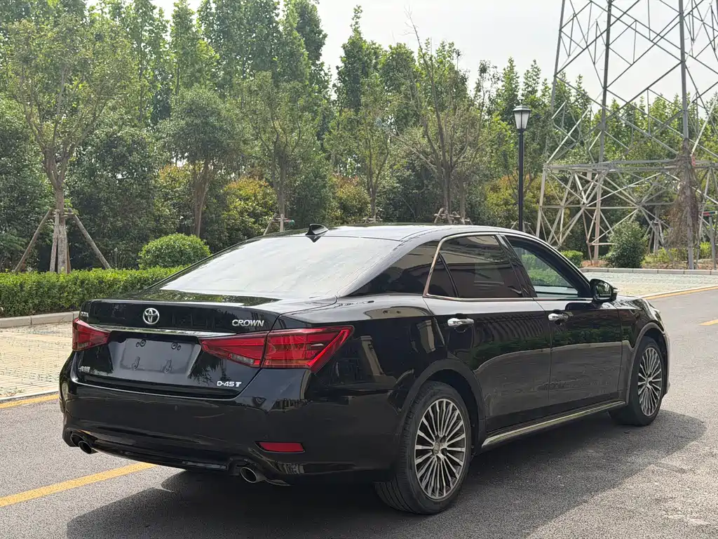 Toyota Crown 2018 — фото 9