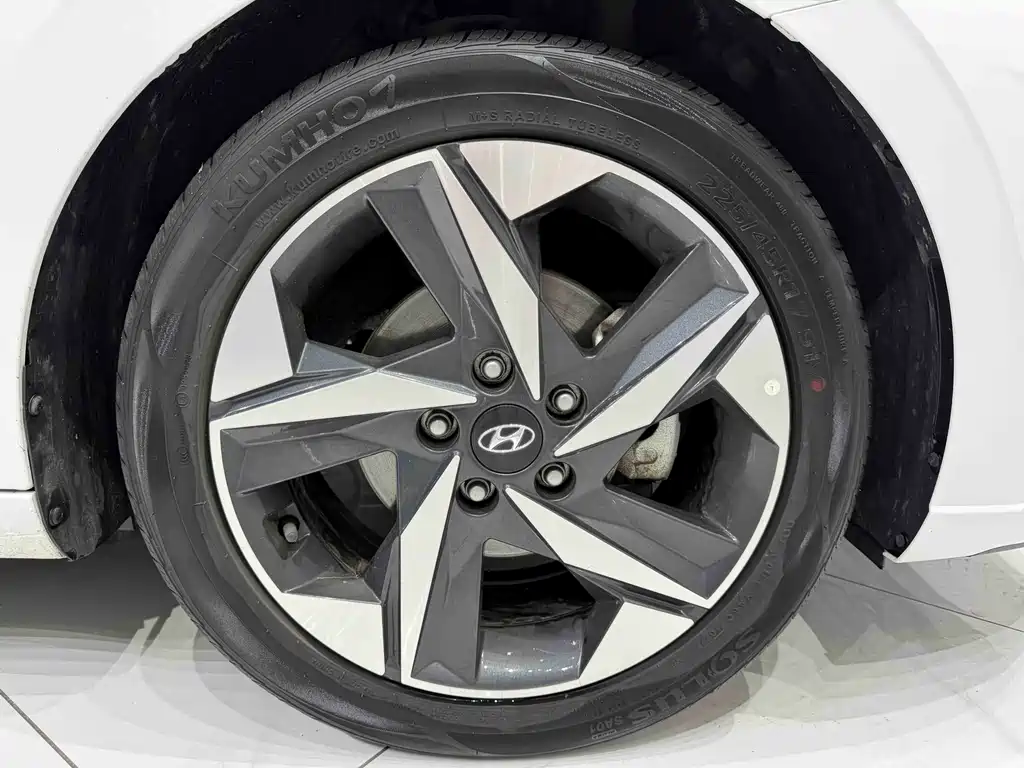Hyundai Elantra 2022 — фото 19