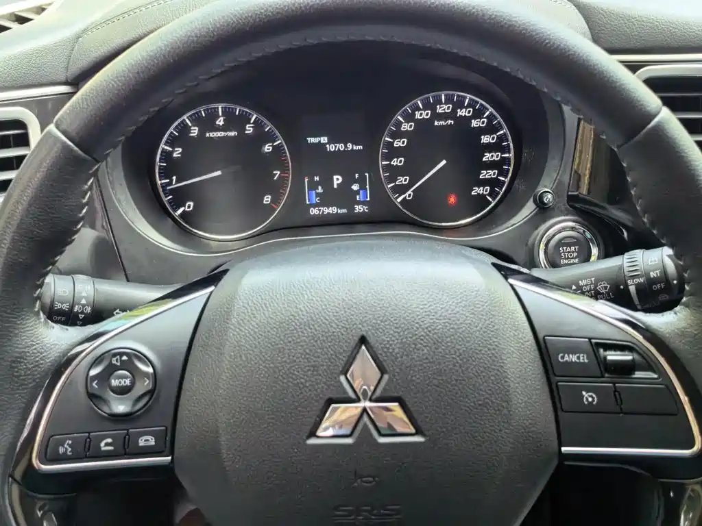 Mitsubishi Outlander 2021 — фото 16