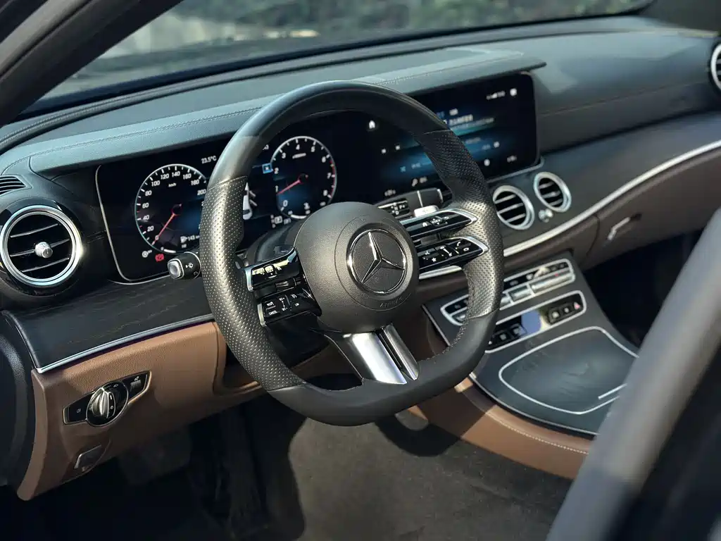 Mercedes-Benz E-Class 2022 — фото 8