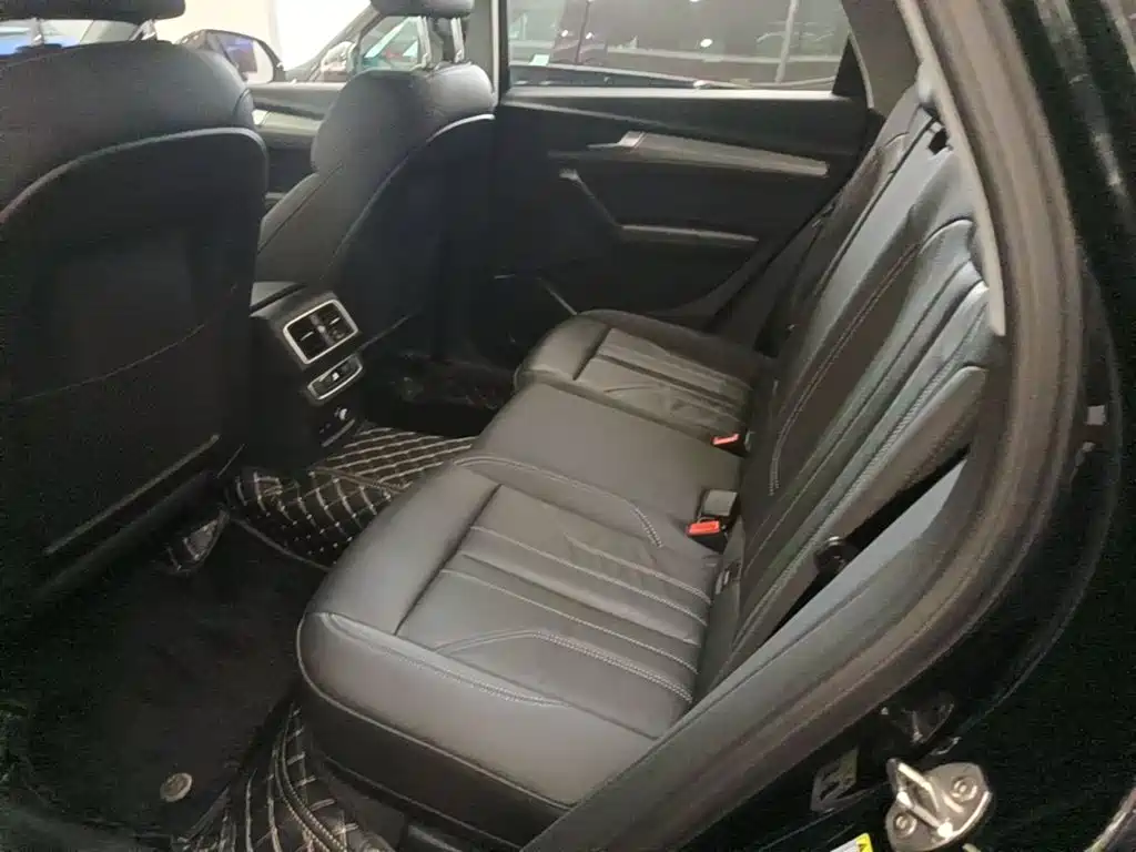 Audi Q5L 2023 — фото 17