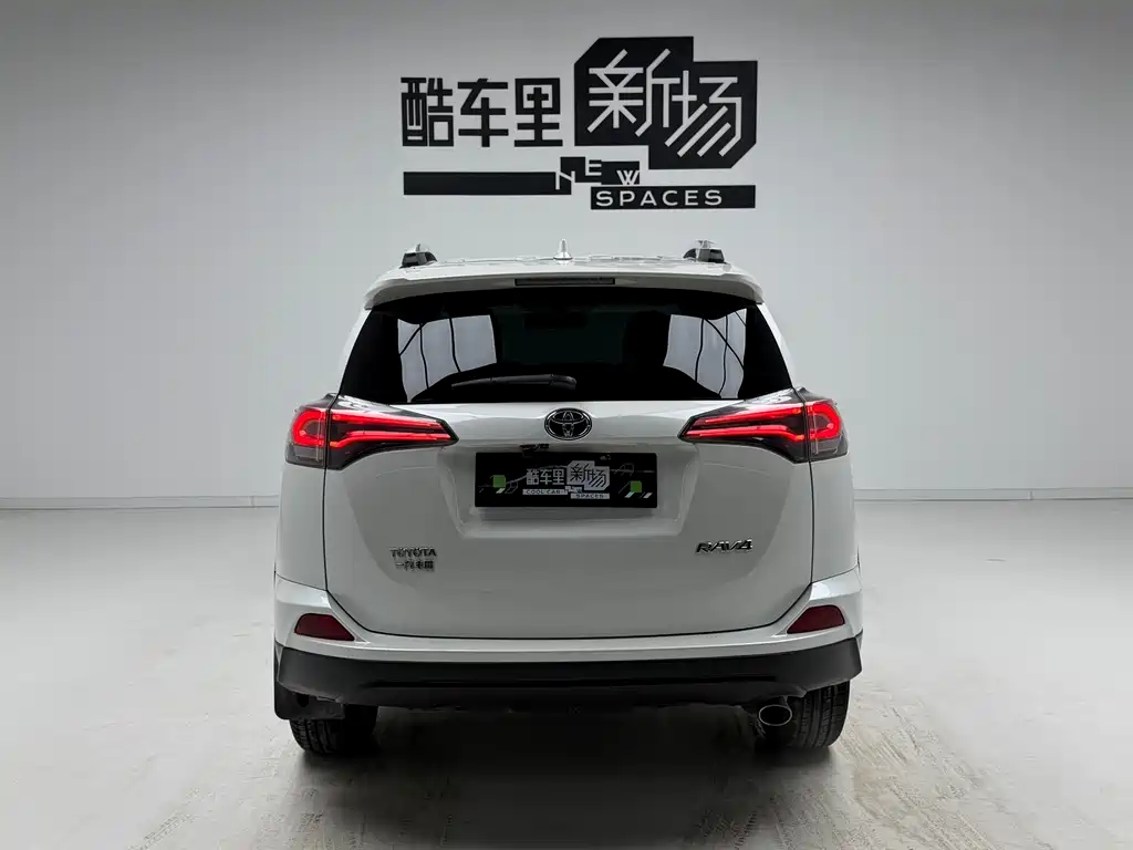 Toyota RAV4 2018 — фото 5