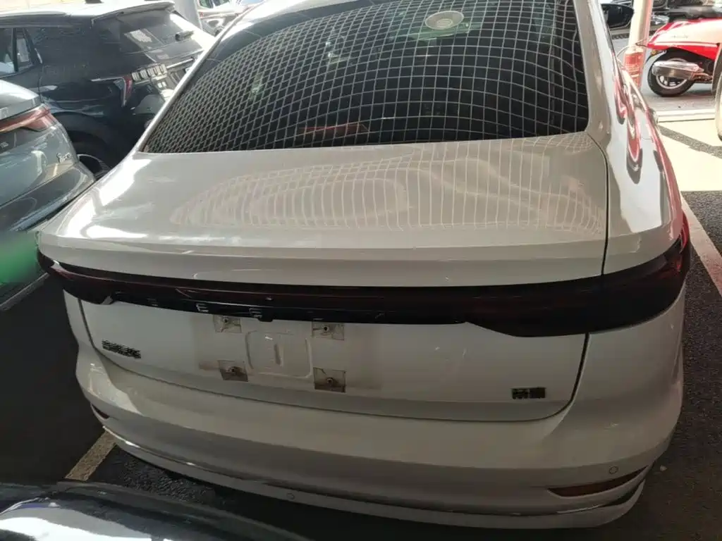 Geely Emgrand 2022