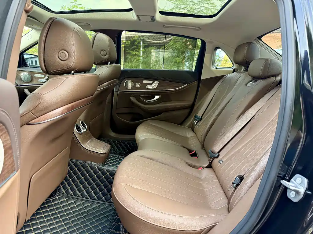 Mercedes-Benz E-Class 2022 — фото 11