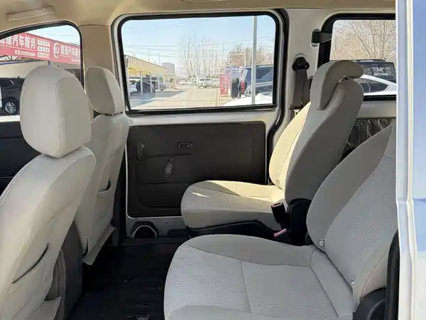 Wuling Rongguang V 2016