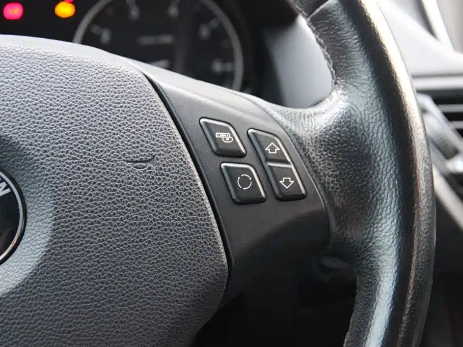 BMW X1 2013 — фото 18