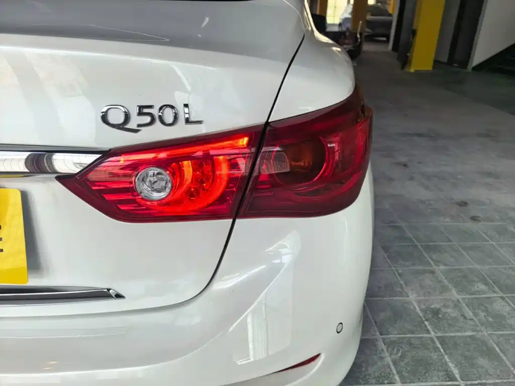 Infiniti Q50L 2018 — фото 8