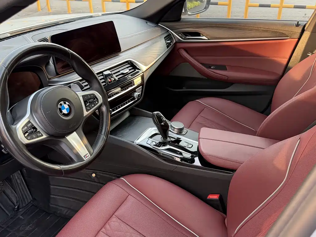 BMW 5 Series 2020 — фото 9