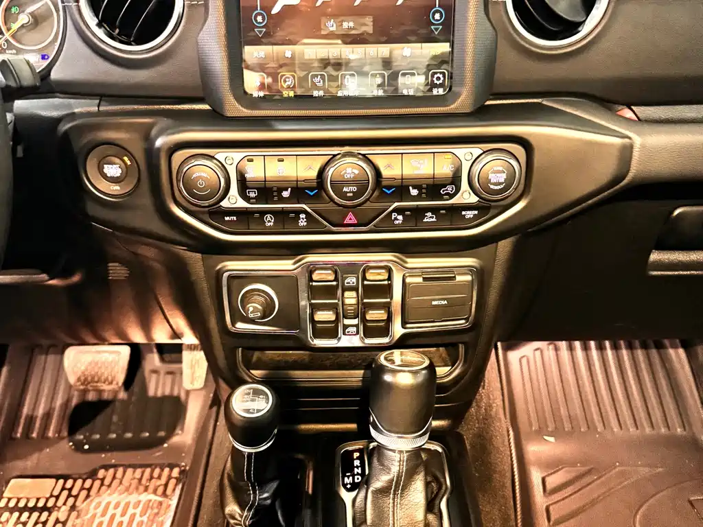 Jeep Gladiator 2023 — фото 18