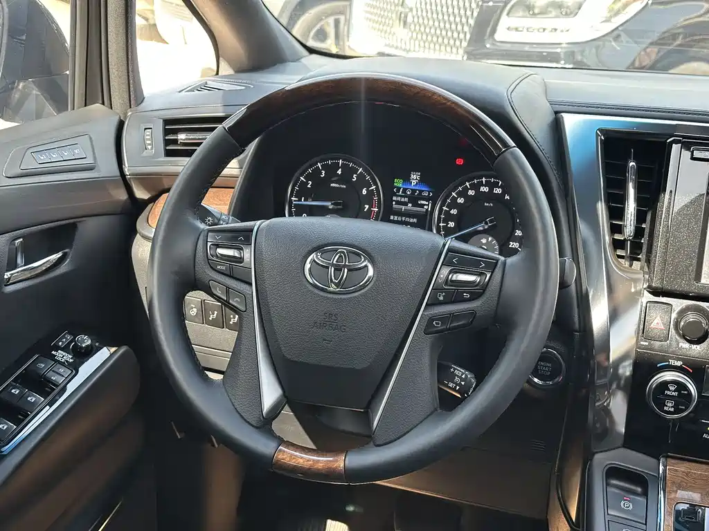 Toyota Alphard 2017 — фото 15