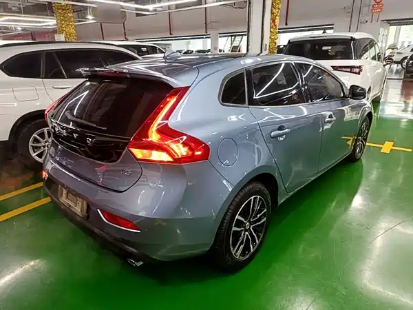 Volvo V40 2019