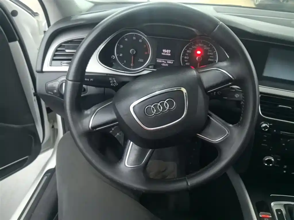 Audi A4L 2015 — фото 11