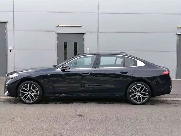 BMW i5 2025