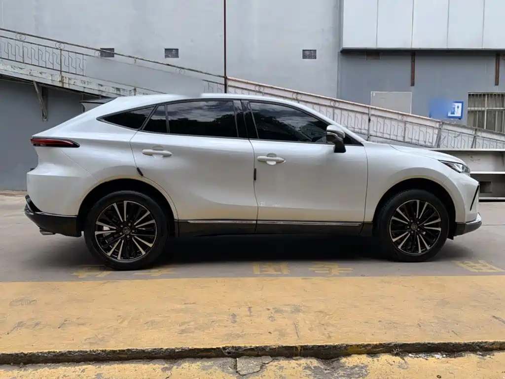 Toyota Venza 2022 — фото 10