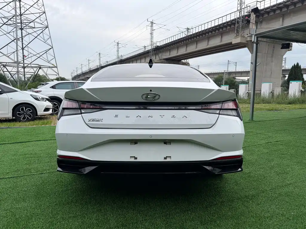 Hyundai Elantra 2022