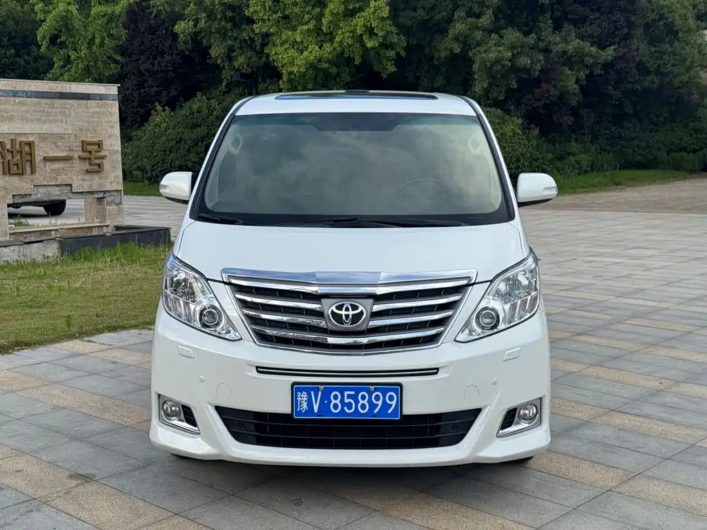 Toyota Alphard 2014