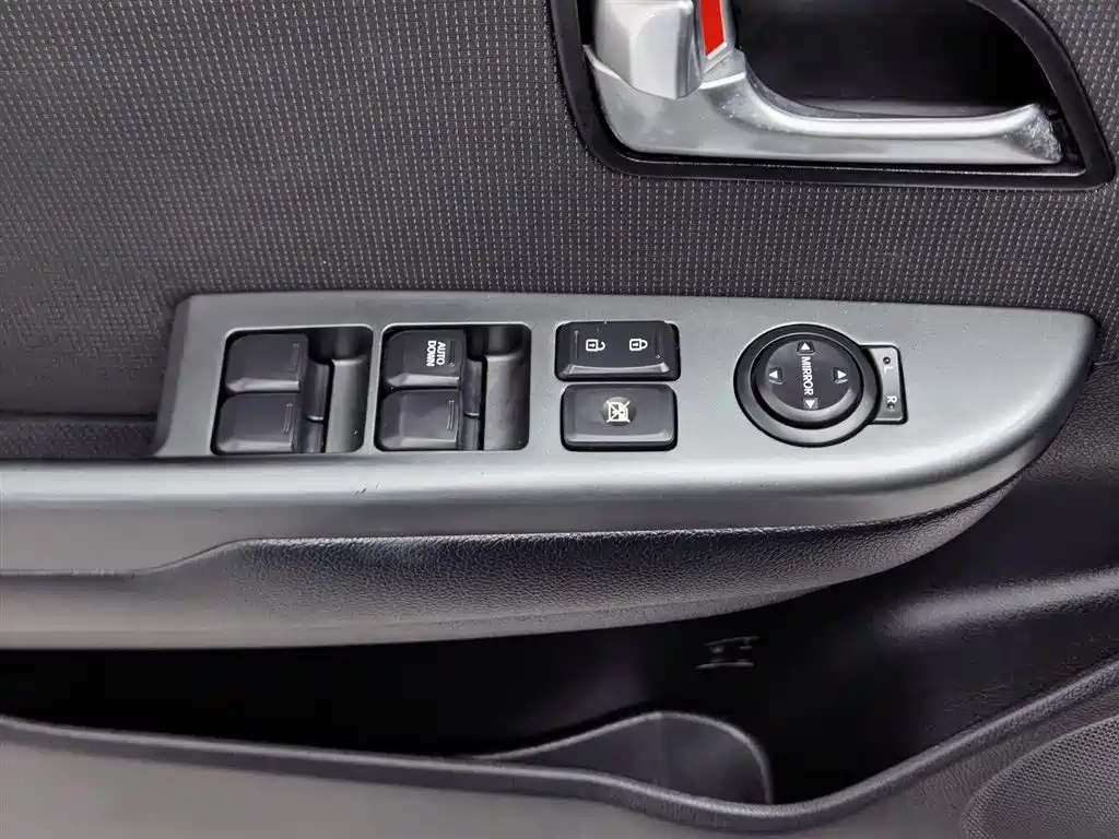 Kia K2 2015 — фото 9