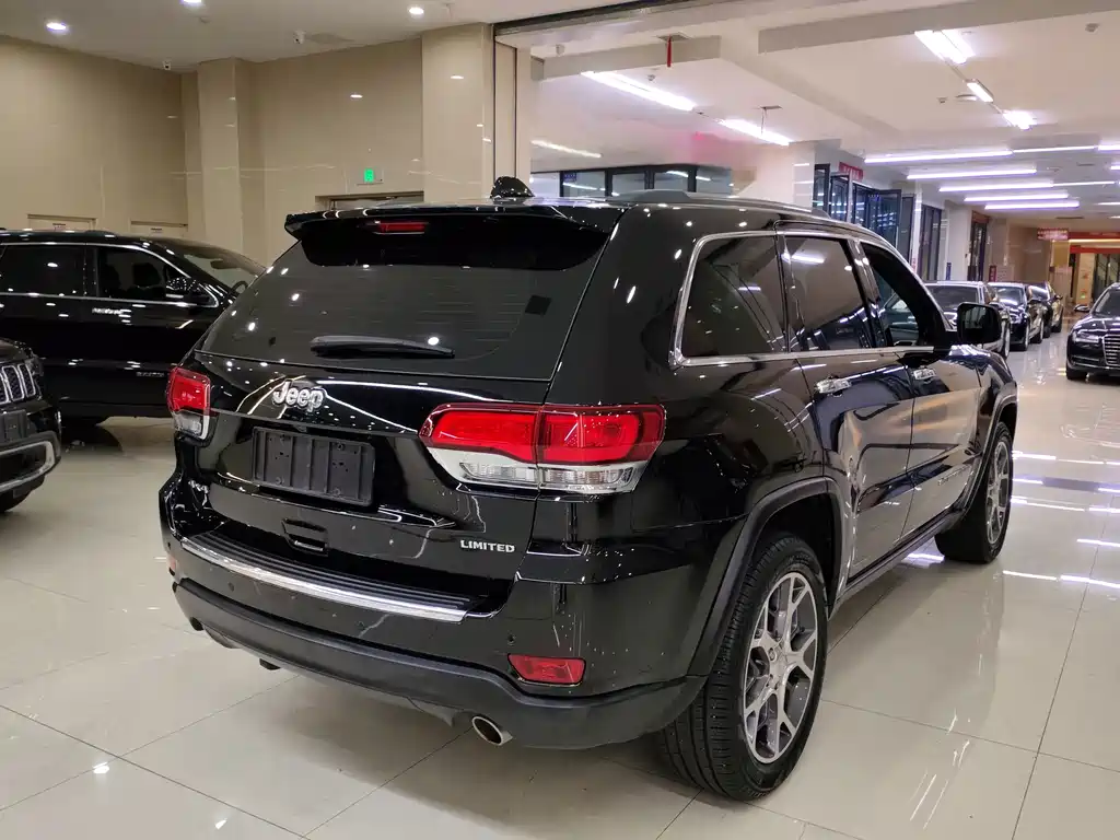 Jeep Grand Cherokee 2020 — фото 19