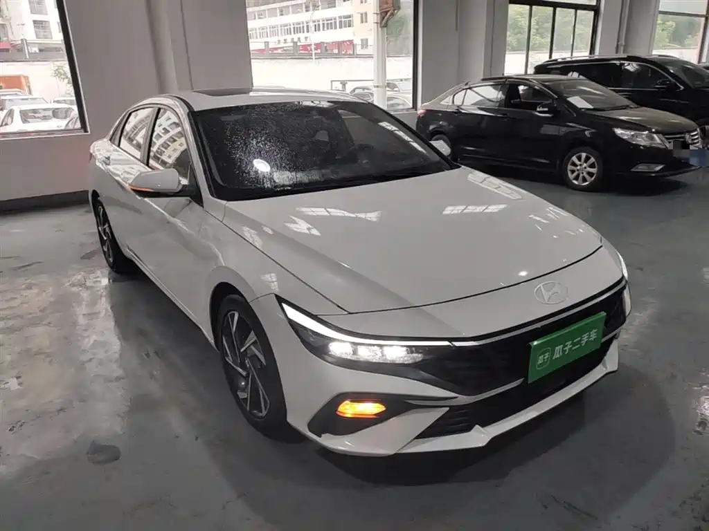 Hyundai Elantra 2023 — фото 4
