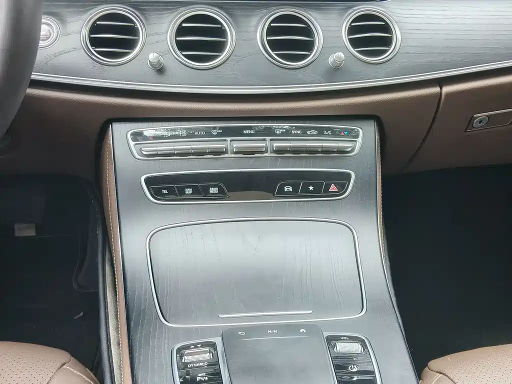 Mercedes-Benz E-Class 2023 — фото 9