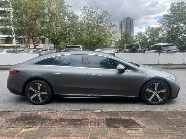 Mercedes-Benz EQS 2024