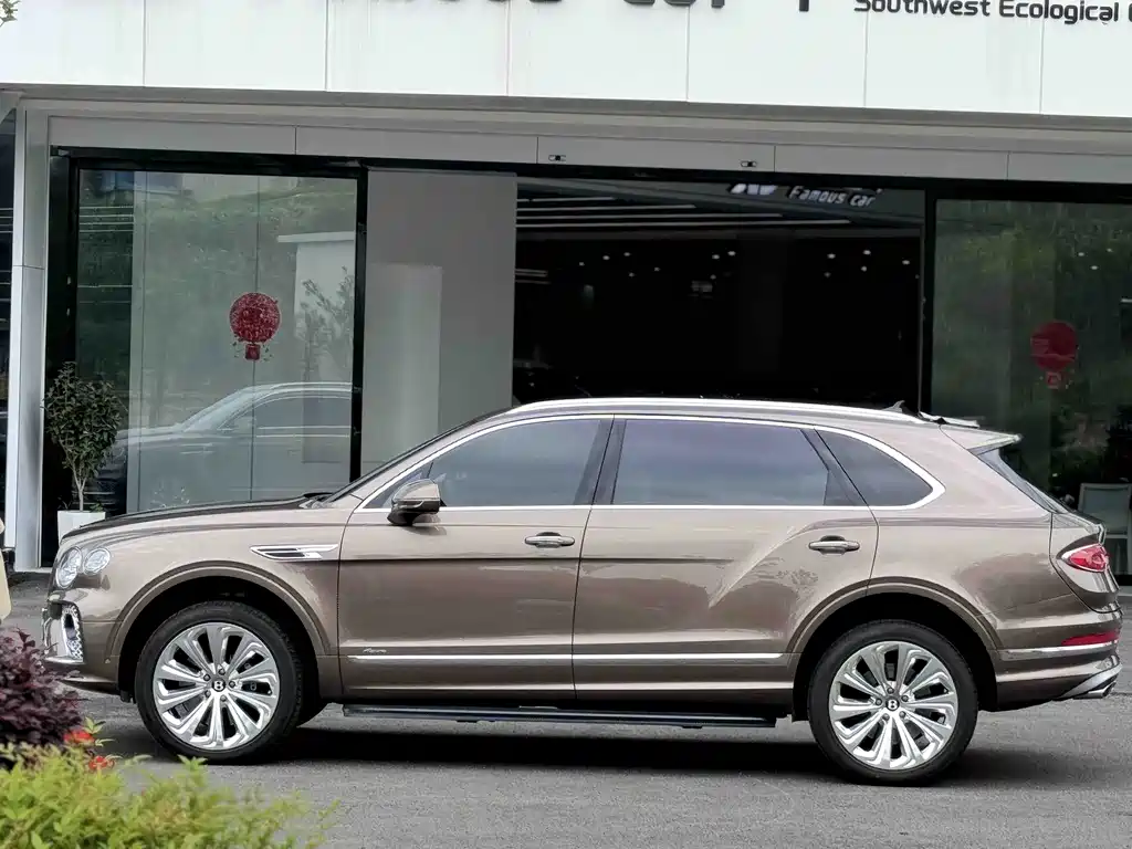 Bentley Bentayga 2023 — фото 23
