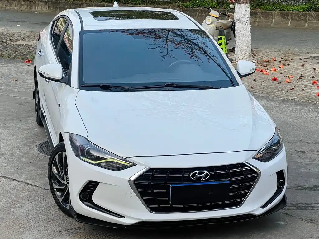 Hyundai Elantra 2019 — фото 2