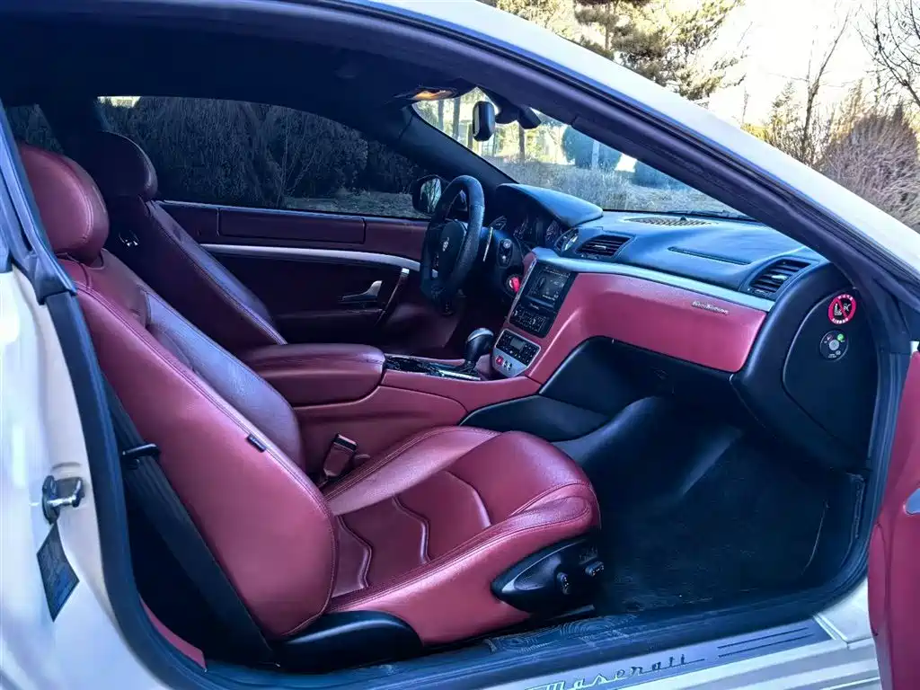 Maserati GranTurismo 2014 — фото 9
