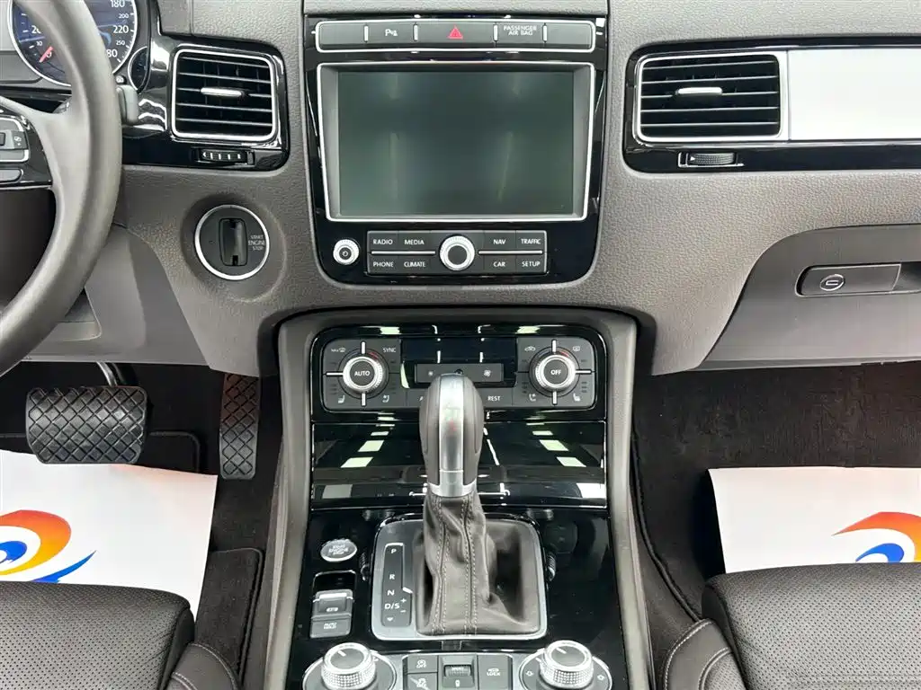 Volkswagen Touareg 2018 — фото 13