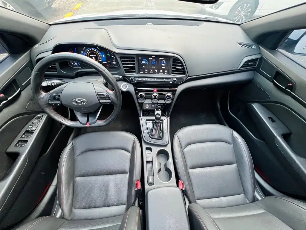 Hyundai Elantra 2019 — фото 13