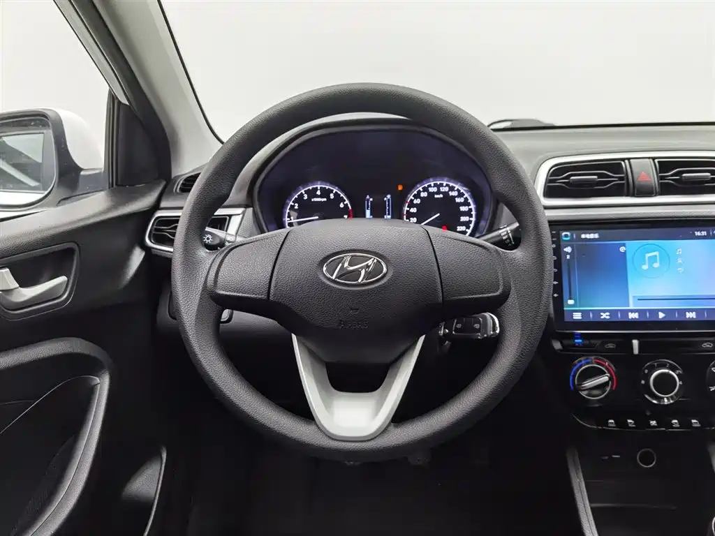 Hyundai Verna 2019 — фото 11