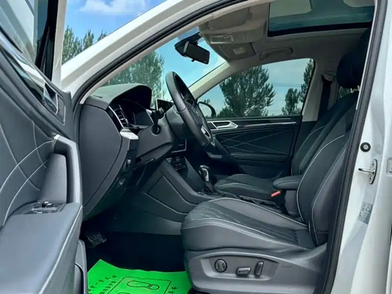 Volkswagen Tiguan L 2023 — фото 10