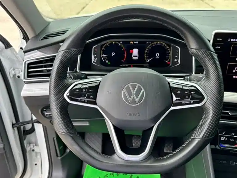 Volkswagen Tiguan L 2023 — фото 12
