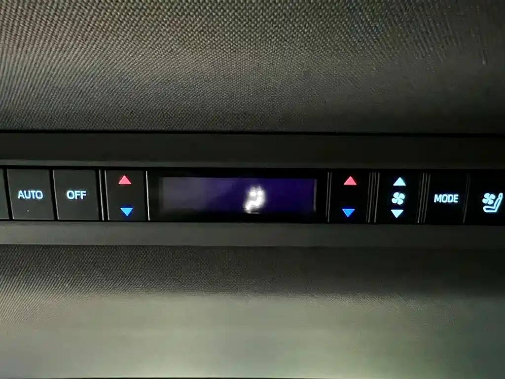 Toyota Sienna 2022 — фото 15