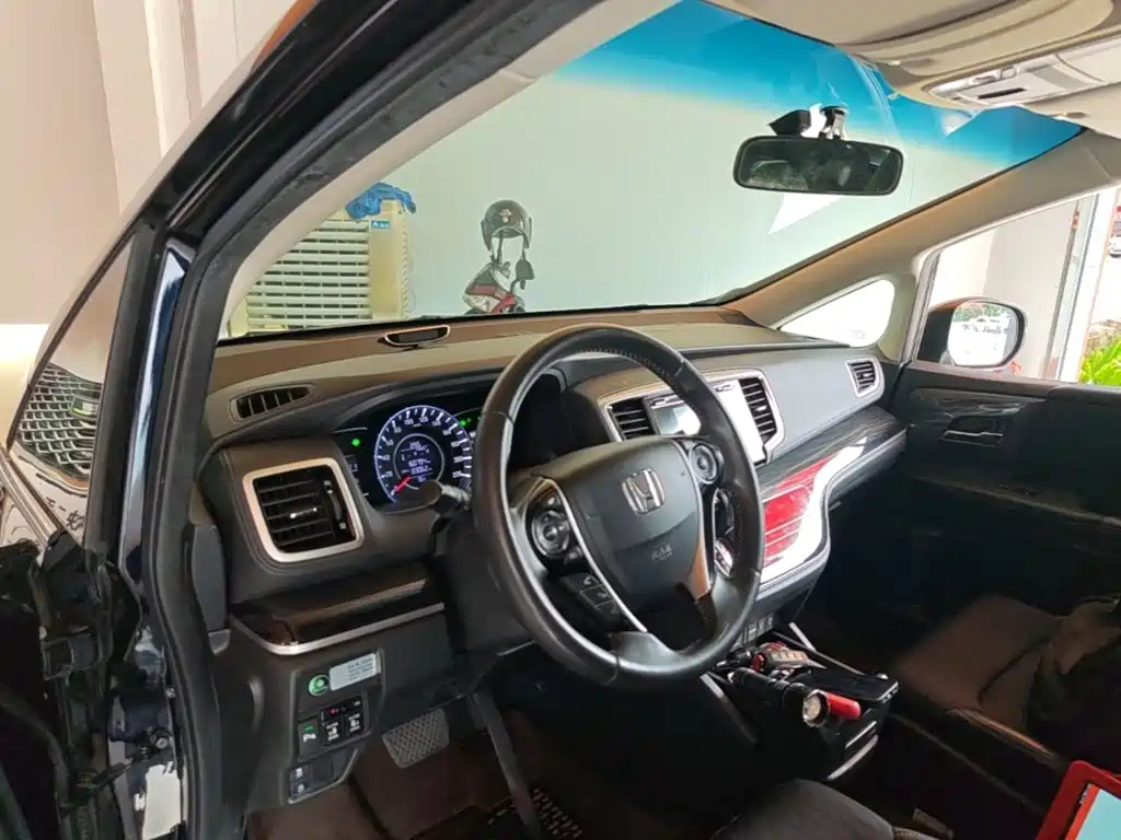 Honda Odyssey 2016 — фото 10