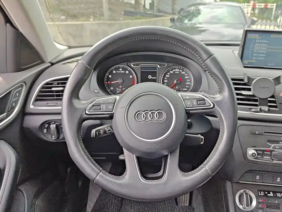 Audi Q3 2014 — фото 15