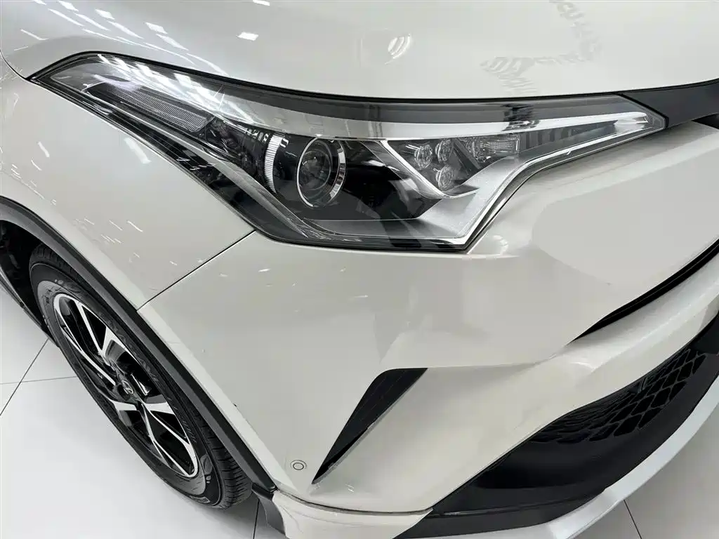 Toyota C-HR 2019 — фото 13