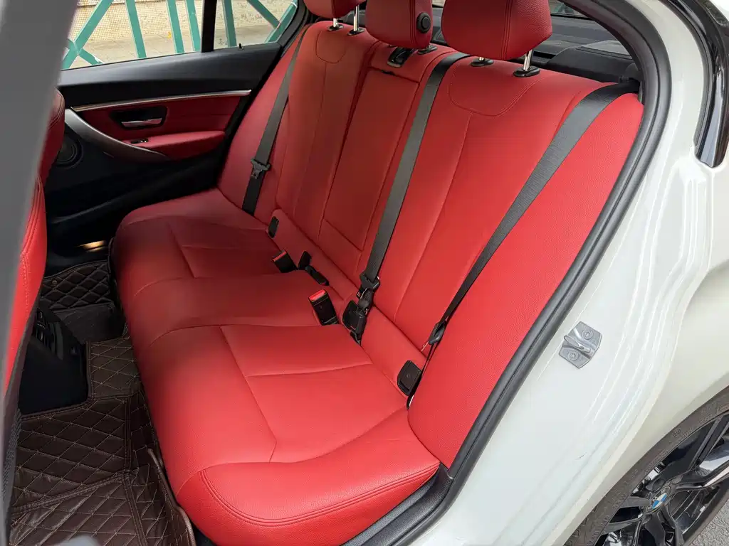 BMW 3 Series 2019 — фото 11