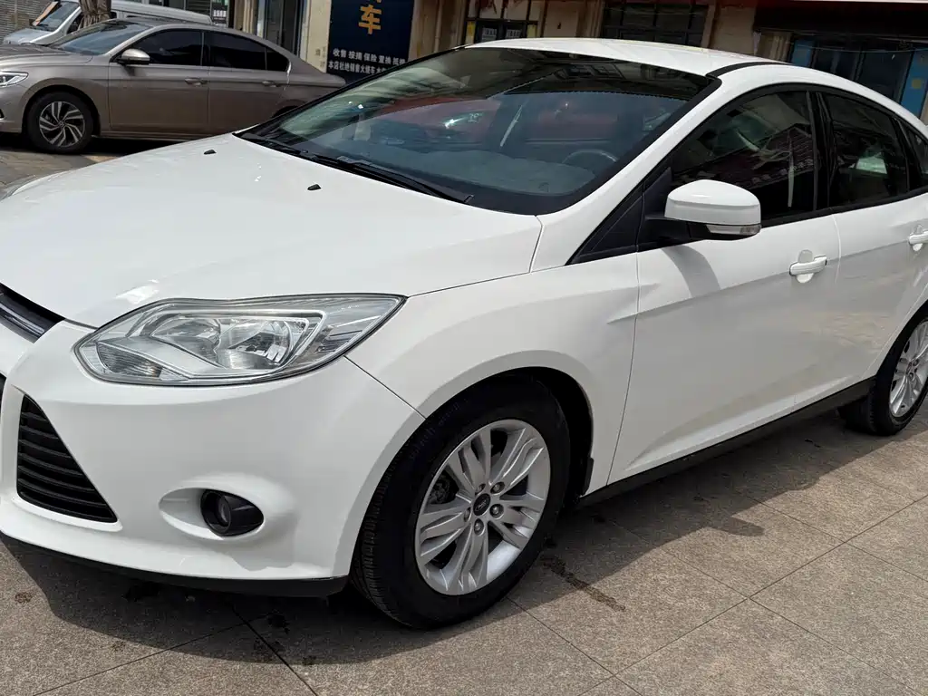 Ford Focus 2015 — фото 14