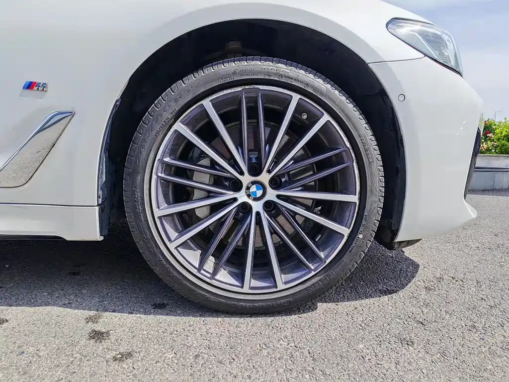 BMW 5 Series 2022 — фото 9