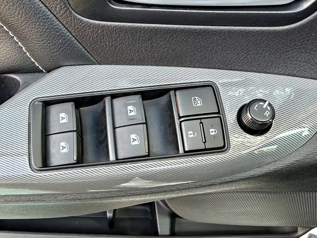 Toyota Sienna 2017 — фото 16