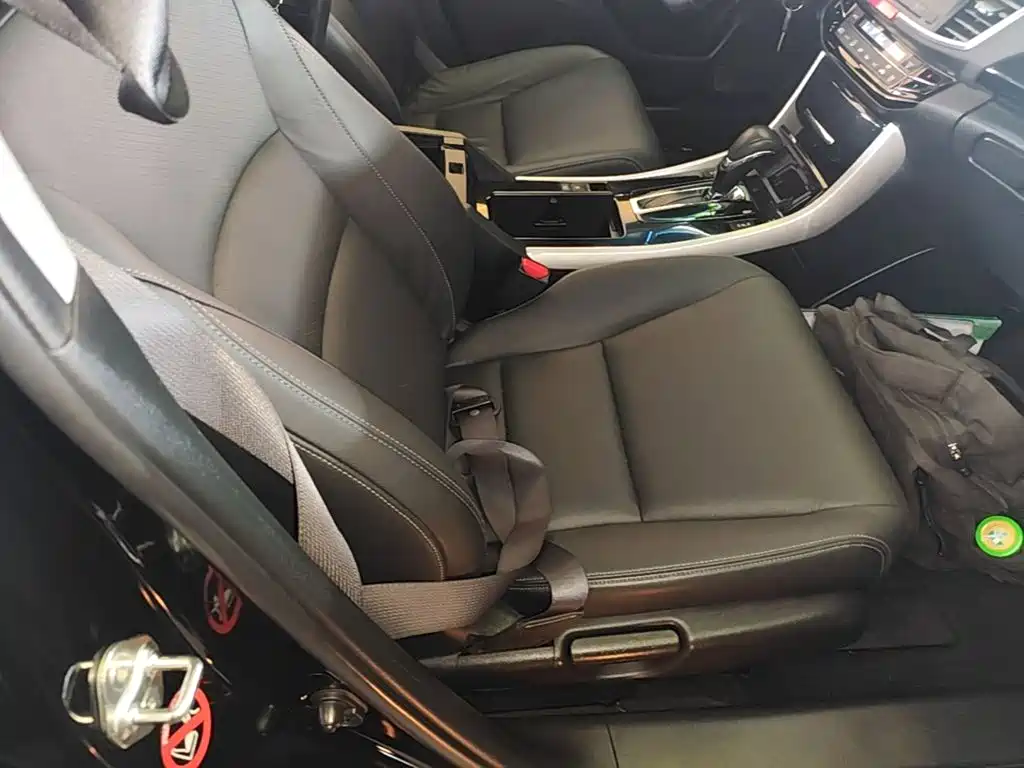 Honda Accord 2017 — фото 25