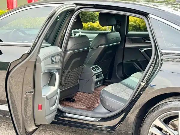 Audi A6L 2022