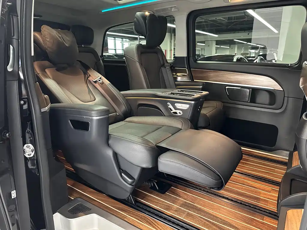 Mercedes-Benz V-Class 2022 — фото 27