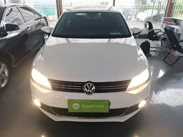 Volkswagen Sagitar 2014
