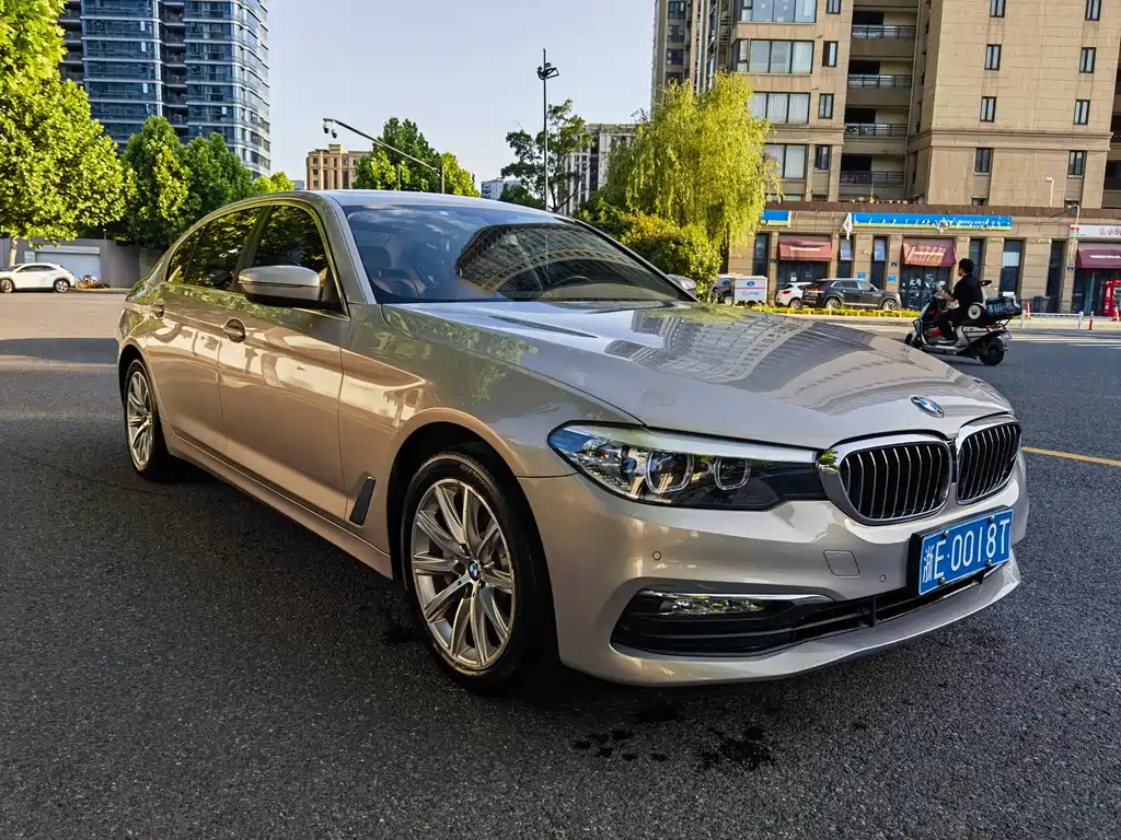 BMW 5 Series 2018 — фото 2