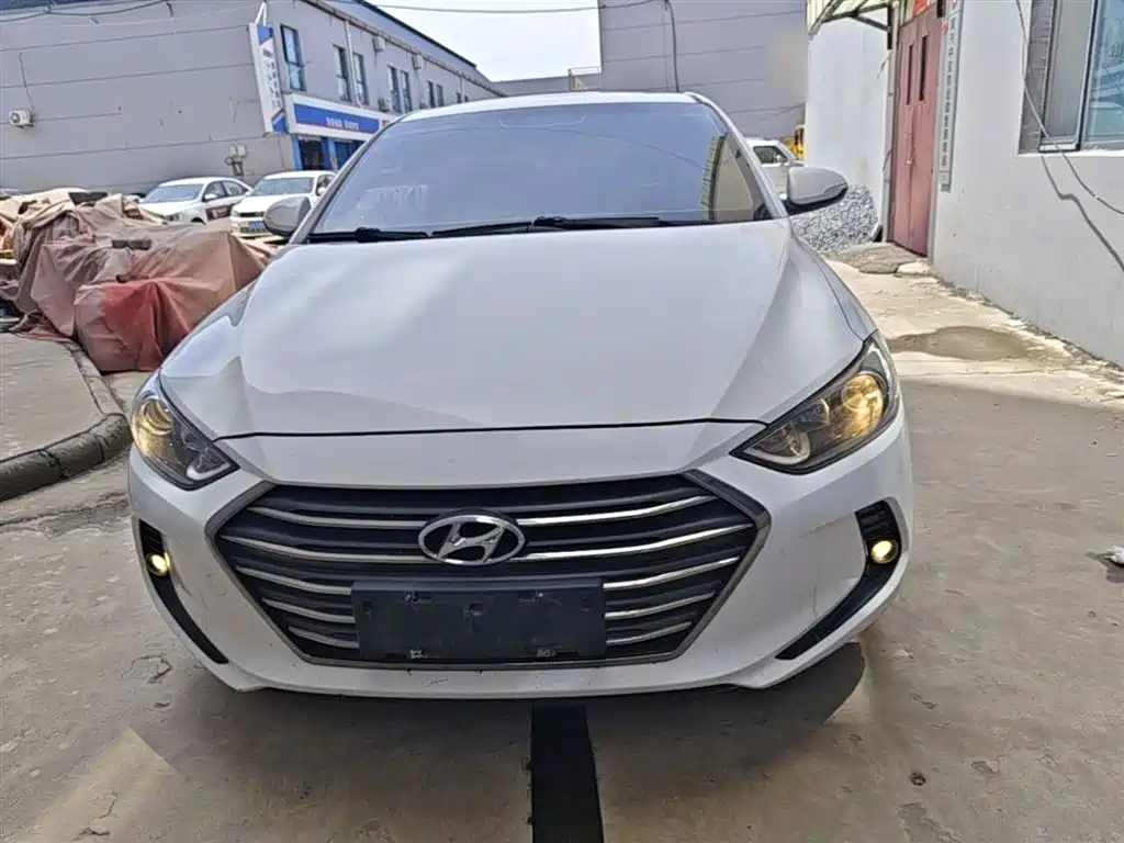 Hyundai Elantra 2017 — фото 3
