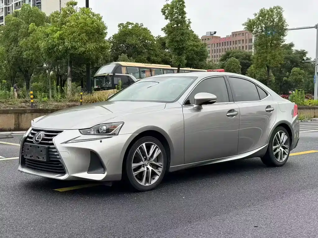 Lexus IS 2017