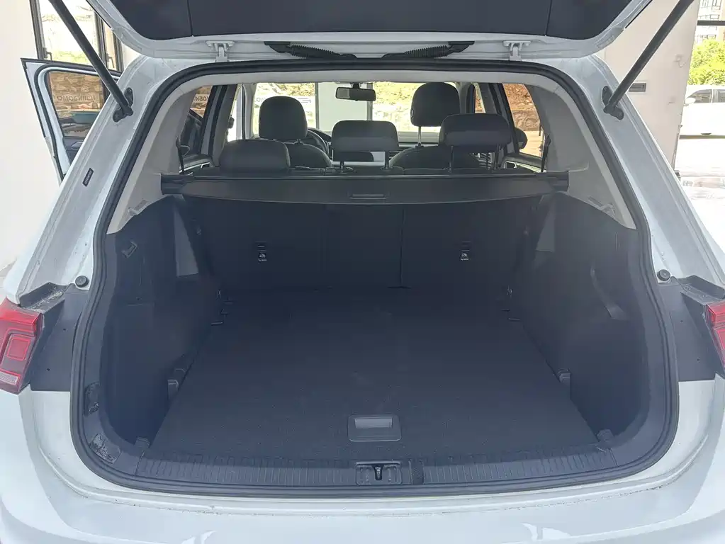 Volkswagen Tiguan L 2023 — фото 16