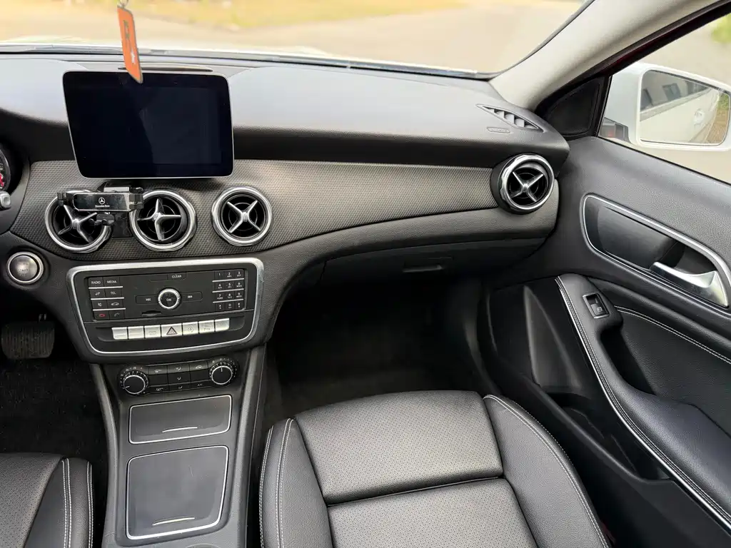 Mercedes-Benz GLA 2018 — фото 13